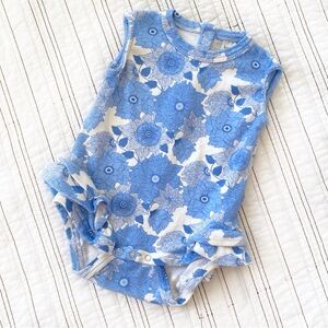 Kate Quinn Organics Ruffle Leg Bodysuit In Blue Vintage Floral size 18-24 months
